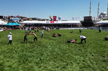 Kula Er Meydanı’nda Başpehlivan Feyzullah Aktürk
