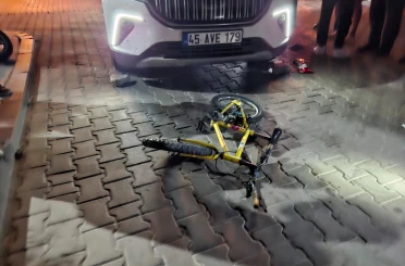 Kula’da otomobil ile bisiklet çarpıştı: 11 yaşındaki çocuk ağır yaralandı 