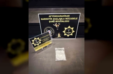 Kullandıkları araçta uyuşturucu ile yakalanan 2 kişi tutuklandı 