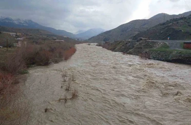 Kulp Çayı taştı: Yağış ve kar erimesiyle debi rekor seviyeye çıktı 