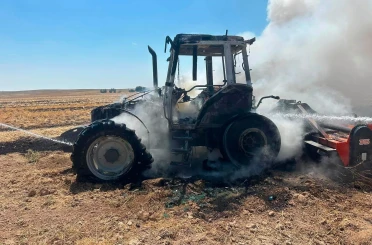 Kulu’da yanan traktör kullanılamaz hale geldi
