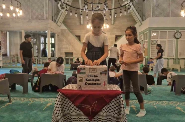 Kumbaradaki birikimlerini Filistin’e bağışladılar 