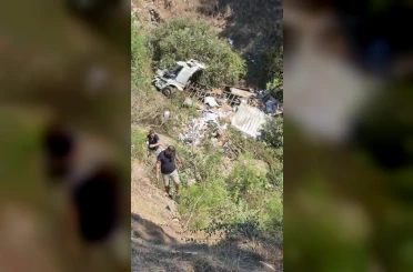 Kumluca’da şarampole devrilen kamyon şoförü hayatını kaybetti 