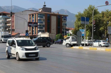 Kural tanımaz trafik magandaları kazaya davetiye çıkarıyor 
