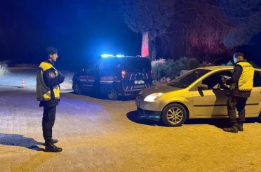 Kurallara uymayan 74 sürücü cezadan kaçamadı 