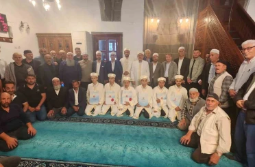 Kur’an bülbülleri hafızlık belgelerini tarihi Bakırcı Camii’nde aldı 