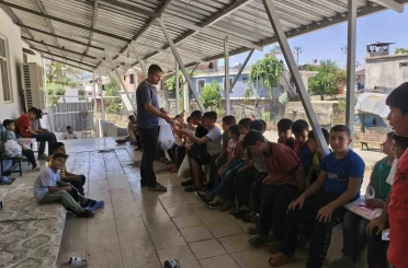 Kur’an Kursu öğrencilerine yiyecek ikramı 
