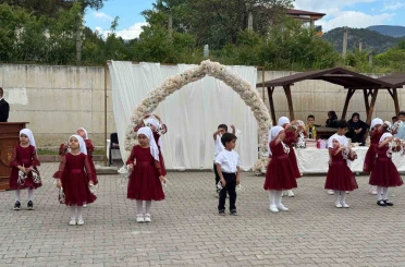 Kur’an kursu öğrencilerinin hazırladığı programa yoğun ilgi 