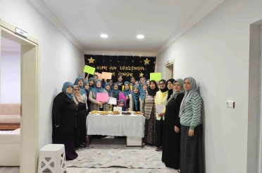 Kur’an okumayı öğrenen kadınlar için program yapıldı 