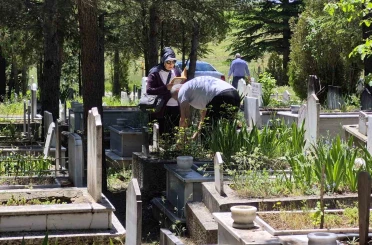 Kurban Bayramı arefesinde mezarlık ziyaretleri 