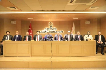 Kürşad Zorlu’dan Özgür Özel’e tepki: "Atatürk’ün milliyetçiliği Türkiye’yi şikayet etmek değil, yüceltmektir" 