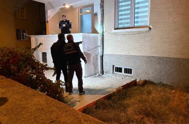 Kurşunlanan evde kimsenin olmaması faciayı önledi 