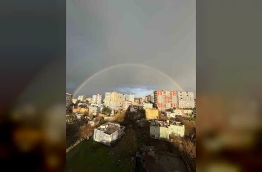 Kurtalan’da yağmur sonrası gökkuşağı göz kamaştırdı 