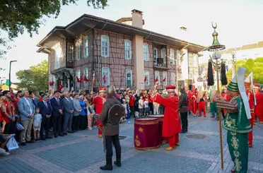 Kurtuluş coşkusu Tarihi Belediye Binası’na taşındı
