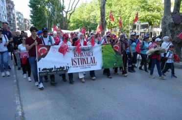 Kurtuluş Savaşı’ndaki milli ruhu 95 kilometre yürüyerek yaşattılar 