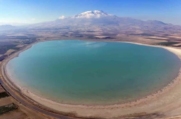 Kuş cenneti Arin Gölü gün geçtikçe alan kaybediyor 