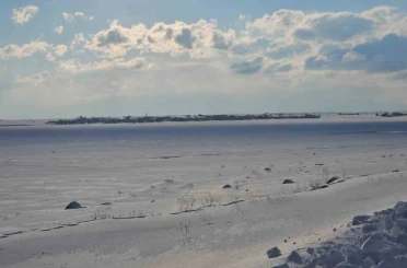 ‘Kuş cenneti’ Arin Gölü tamamen dondu 