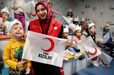 Kuşadası Belediyesi Çocuk Gelişim Merkezi’nde miniklere Kızılay anlatıldı 