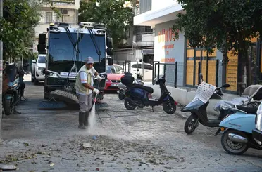 Kuşadası Belediyesi temizlik ekipleri çalışmalarını sürdürüyor
