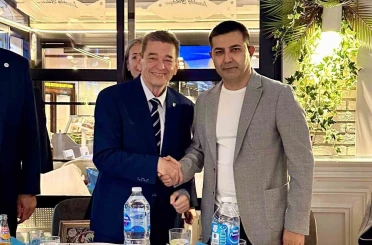 Kuşadası Belediyesi’nden Arndt’a fahri hemşehrilik beratı 