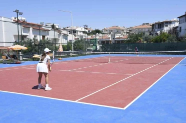 Kuşadası Tenis Kulübü 27 bin sporseveri ağırladı 