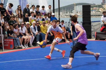 Kuşadası’nda basketbol turnuvası başladı 