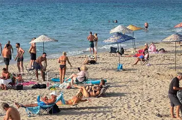 Kuşadası’nda Ekim güneşi deniz keyfini uzattı
