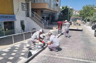 Kuşadası’nda eskiyen yollar yenileniyor 