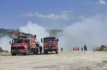 Kuşadası’nda hafriyat ve moloz döküm alanında çıkan yangın kontrol altında alındı 
