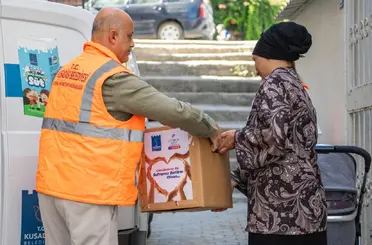 Kuşadası’nda ihtiyaç sahiplerine 2 bin 831 gıda kolisi ulaştırıldı
