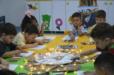 Kuşadası’nda minikler yaz tatilinde sanatla gelişiyor 