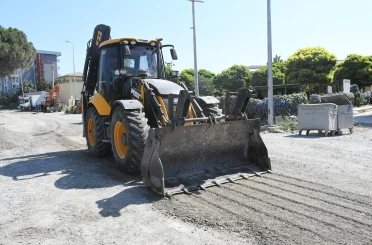 Kuşadası’nda sıcak asfalt çalışması 