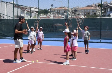 Kuşadası’nda ücretsiz Yaz Spor Okulları kapılarını açtı 