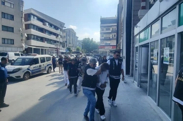 Kuşadası’ndaki cinayetin şüphelileri adliyeye sevk edildi 