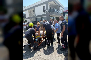 Kuşadası’ndaki kazada ters dönen otomobilin sürücü yaralandı 