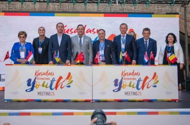 Kuşadası’ndan dünyaya barış, kardeşlik ve dostluk mesajları yollandı 