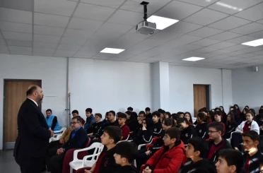 Kütahya Abdülhamid Han Anadolu Lisesi’nde "Hz. Peygamber ve Şahsiyet İnşası" konulu konferans 