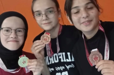 Kütahya Akşemsettin Kız Anadolu İmam Hatip Lisesi’nin masa tenisi başarısı 