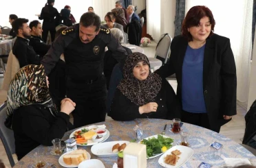 Kütahya Emniyeti şehit aileleri ve gazilerle kahvaltıda buluştu 