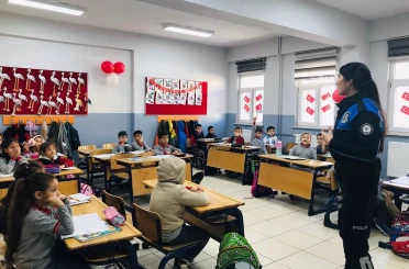 Kütahya İl Emniyet Müdürlüğü’nden öğrencilere güvenlik eğitimi 