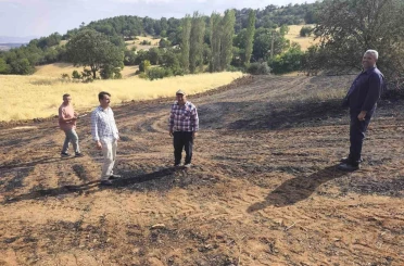 Kütahya Mustafalar köyünde yangın sonrası zarar gören alanlarda hasar tespit çalışması 