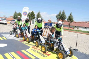 Kütahya’da anaokulu ve ilkokul öğrencilerine trafik eğitimi
