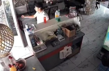 Kütahya’da deprem anı kameraya yansıdı 