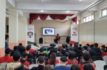 Kütahya’da "Gençlik ve Güvenli Gelecek" projesi kapsamında öğrencilere bilgilendirme yapıldı 