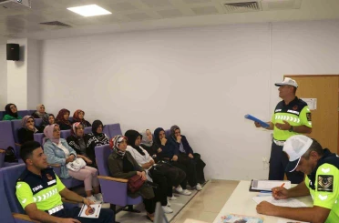 Kütahya’da jandarmadan 71 okul servis şoförü ve rehber personele eğitim 