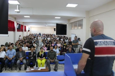 Kütahya’da jandarmadan öğrencilere siber güvenlik eğitimi 