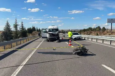 Kütahya’da minibüsle çarpışan genç motosikletli hayatını kaybetti
