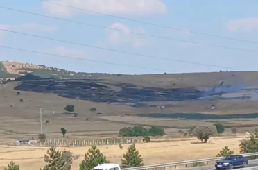 Kütahya’da otluk alanda çıkan yangın bekçi kulübesine sıçradı 