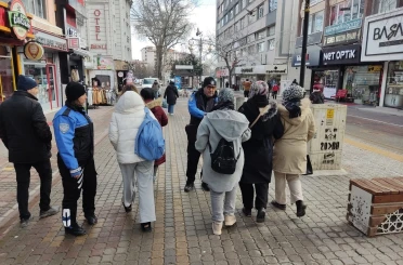 Kütahya’da semt pazarlarında dolandırıcılığa karşı bilgilendirme çalışması 