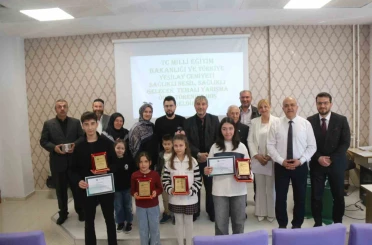 Kütahya’da yetenek yarışmasında dereceye giren öğrenciler ödüllendirildi 